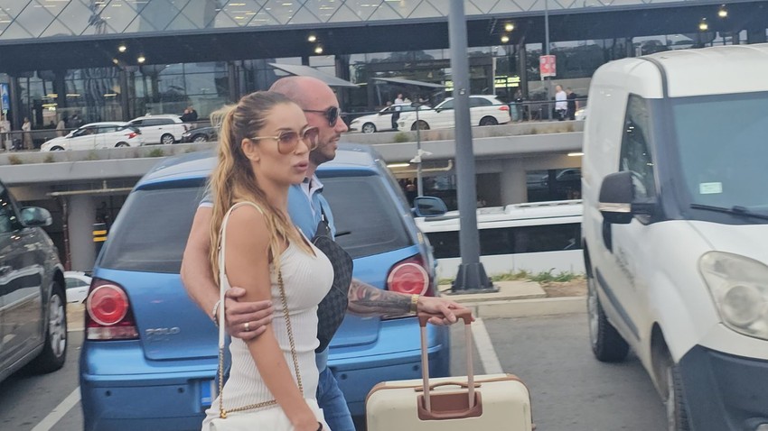 Tea sa mužem na aerodromu