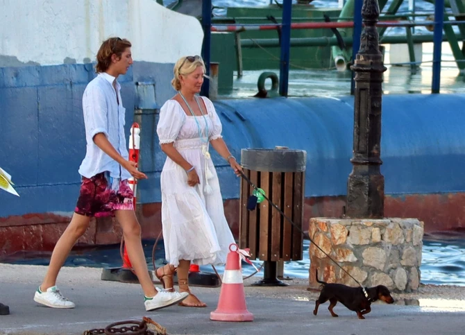 Grčki prestolonaslednik sa porodicom na letovanju foto:  SplashNews.com/ Splash