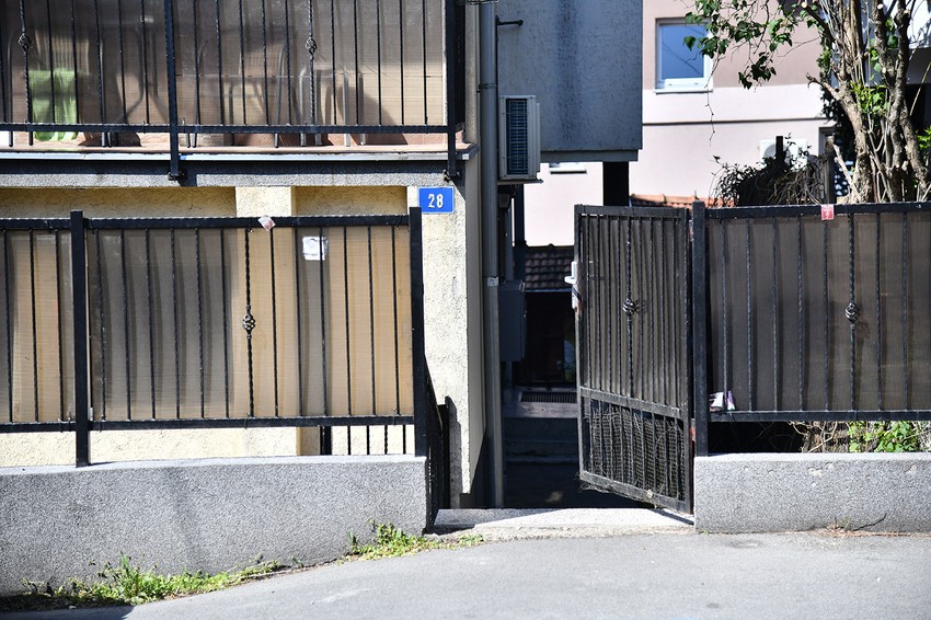 Na Nemanju su zapucali čim je izašao iz dvorišta