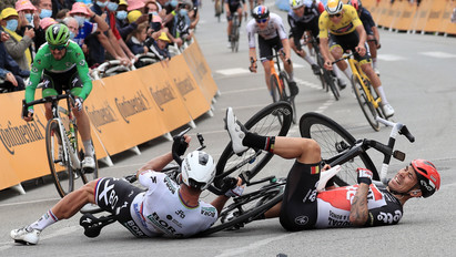 Megvan az ítélet: ennyit kapott a Tour de France-on tömegbalesetet okozó nő
