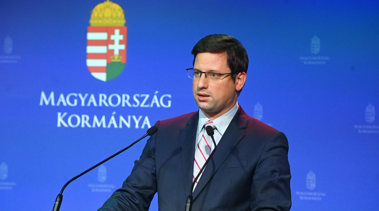 Gulyás Gergely, a Miniszterelnökséget vezető miniszter a Kormányinfó sajtótájékoztatón a Miniszterelnöki Kabinetiroda Garibaldi utcai sajtótermében 2021. november 18-án / Fotó: MTI/Bruzák Noémi