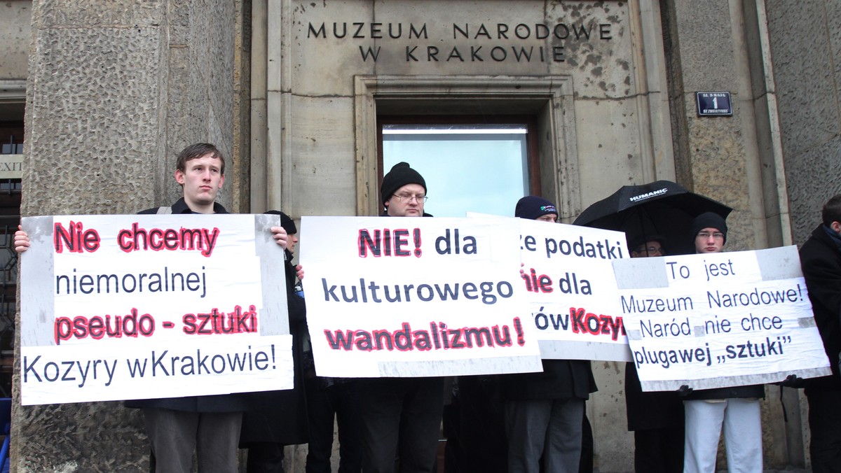 Protest przeciwko pracom Katarzyny Kozyry