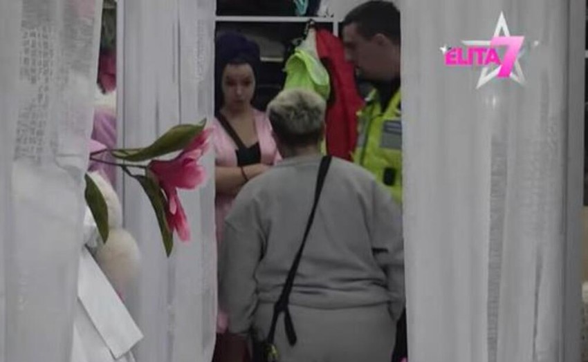 Anita i Matora u klinču