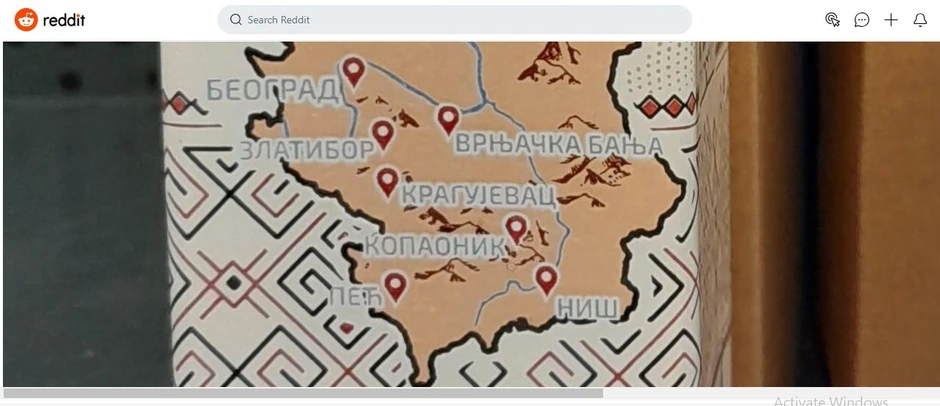 Turistički lokaliteti su na ovoj mapi-etiketi pomešani ili su im lokacije promašene