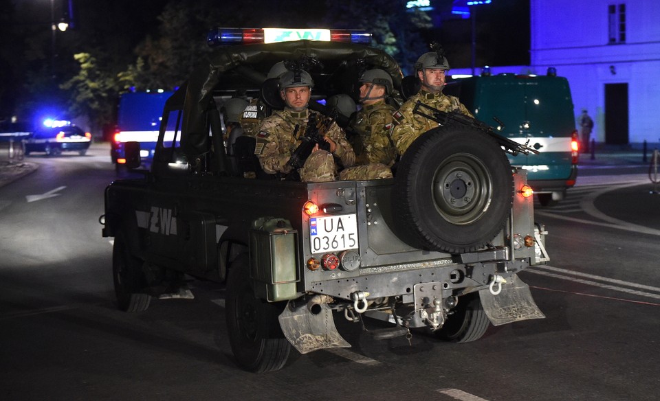 WARSZAWA PRÓBA GENERALNA PRZED DEFILADĄ  (Nocna próba generalna)