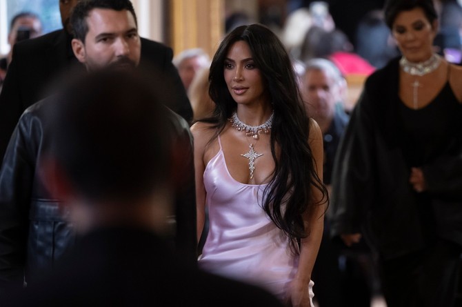 Kim Kardašijan na reviji Viktorije Bekam