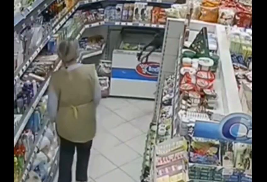 Oružana pljačka u prodavnici 