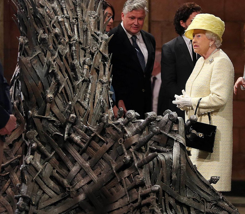 Królowa Elżbieta zwiedza plan "Gry o Tron" (2014)