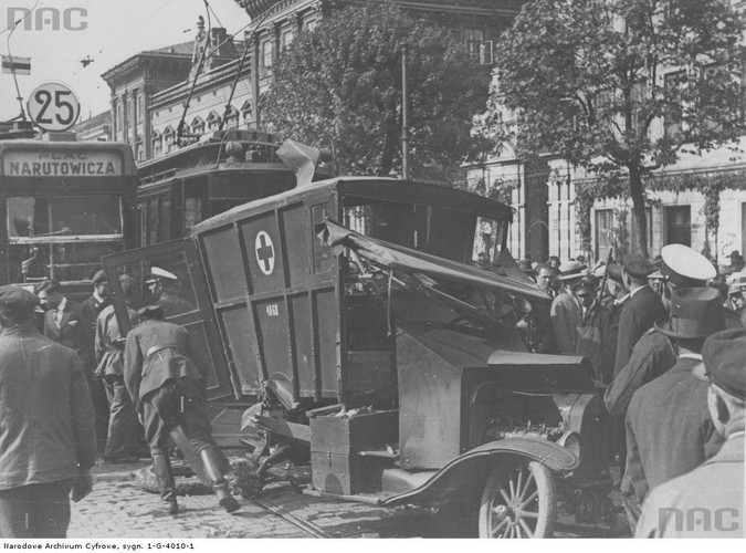 WYPADKI DROGOWE W STYLU RETRO