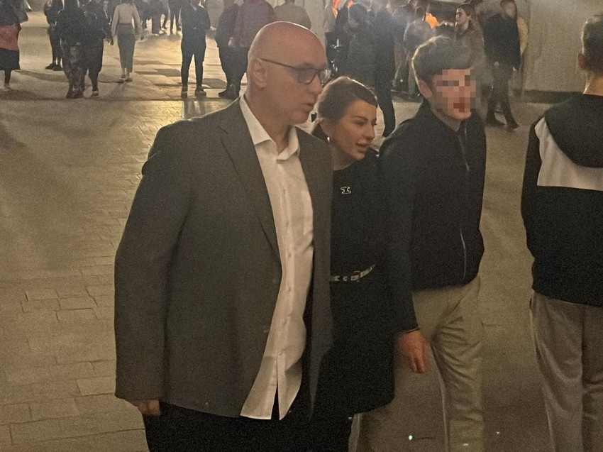 Viki Miljković sa mužem i sinom