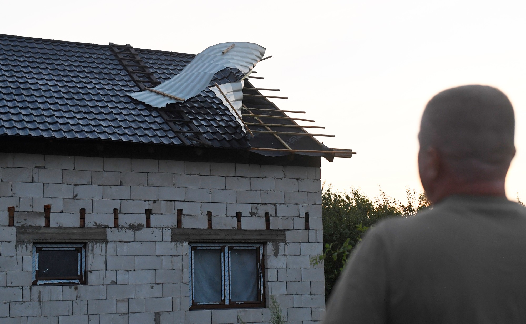 Škody po búrke a nárazovom vetre v meste Strážske v okrese Michalovce.