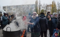 Ukraiński generał w mundurze polowym, bez obstawy w centrum Chersonia. 'Rosjanie już tu nie wrócą'