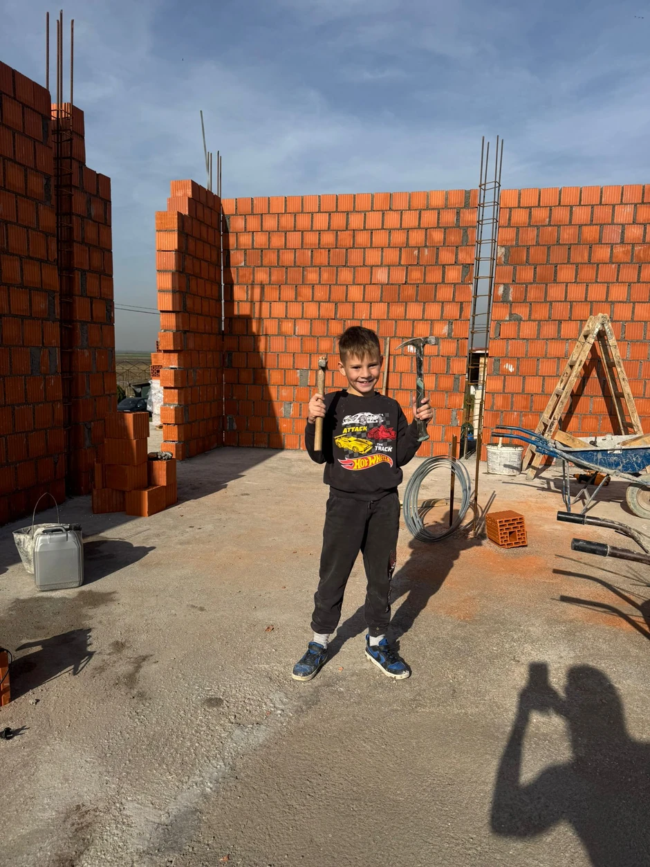 Ovde Milica Dabović gradi kuću