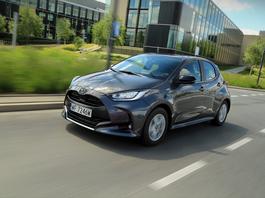 Mazda 2 Hybrid to lek na drogie paliwo. Przekonajcie się dlaczego