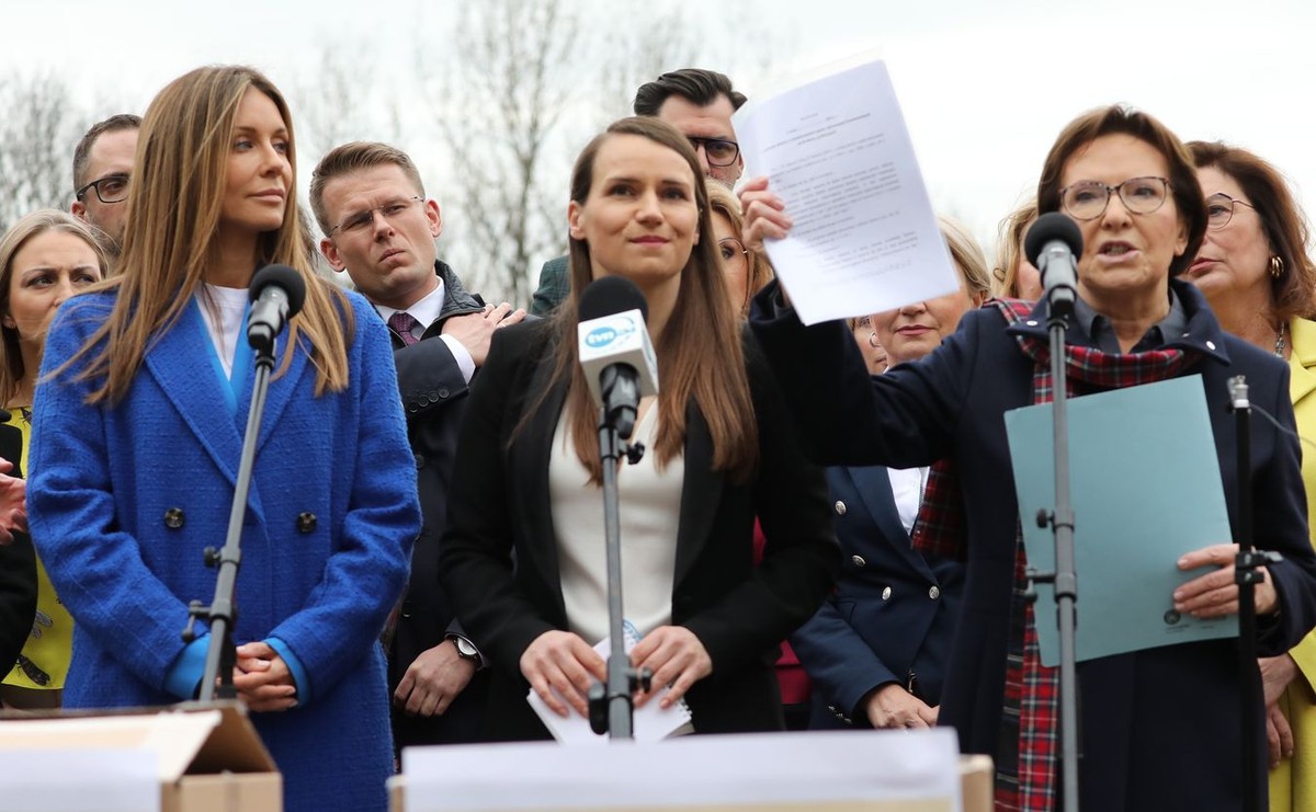 Konferencja prasowa z udziałem m.in. Ewy Kopacz i Magdaleny Rozenek-Majdan