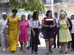 Za dużo nagiego ciała: druga dama USA nie dostosowała kreacji do swojego wieku. FOTO