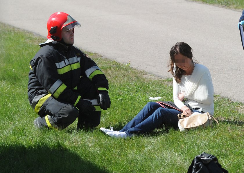 Kierowca pędził i rozbił busa z ludźmi pod Olsztynem