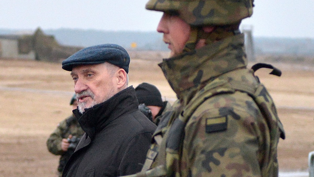 Minister MON Antonii Macierewicz odbył dziś wizytację stanowiska dowodzenia międzynarodowej brygady oraz kierownictwa ćwiczeń