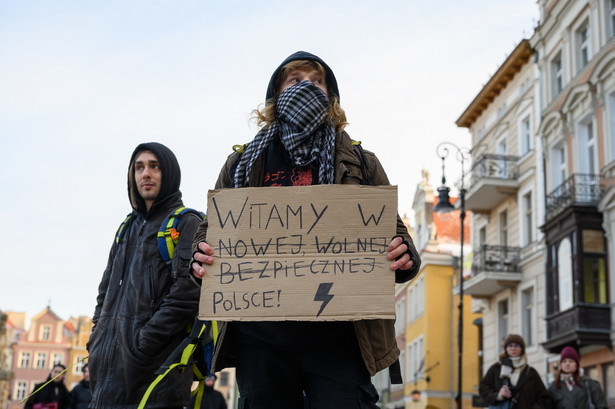 Protest przeciwko zakazowi aborcji, organizowany pod hasłem „Ostatni dzwonek - dostępna aborcja teraz” na Starym Rynku w Poznaniu