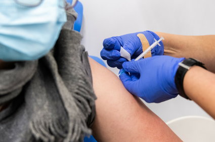 W Czechach kobieta pisała o zgonach po szczepionce. Sąd nałożył karę