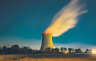 Trzy reaktory w grze (ze wskazaniem na Amerykanów)