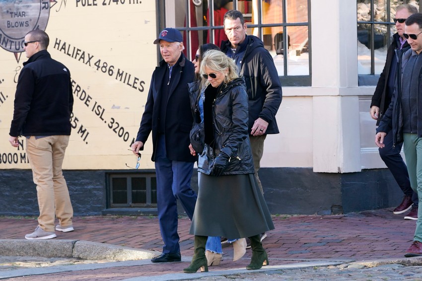 Bajdenovi u šopingu u Nantaketu, Masačusets