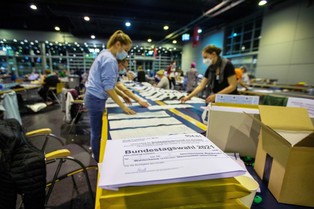 "Dagens Nyheter": na niepewnej sytuacji politycznej w RFN mogą zyskać Polska i Węgry