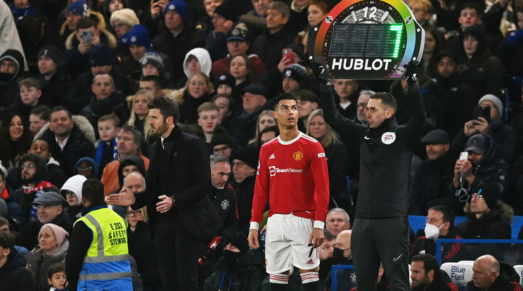 Michael Carrick győztes hadvezérként távozik, C. Ronaldo pedig új világrekordot döntött. / Fotó: EPA/Neil Hall.