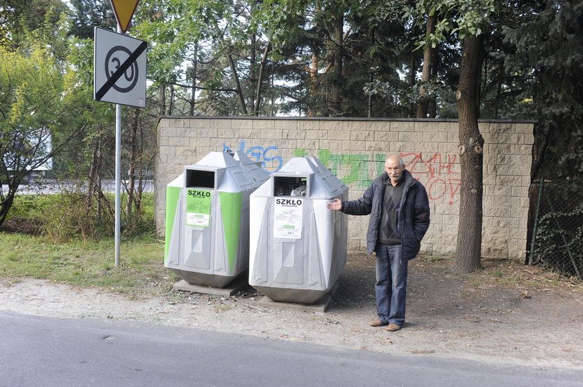 Kontenery przy skrzyżowaniu ulic Solskiego i Bukowskiego