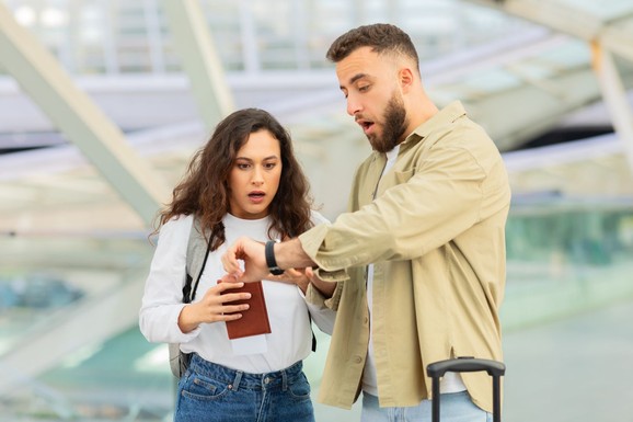 SkyRefund: Mnogi srpski turisti ne znaju da zbog KAŠNJENJA LETA mogu da dobiju i do 600 EVRA ODŠTETE