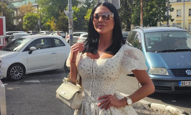 SLIKE MAJKE MAJE MARINKOVIĆ OBRNULE MREŽE NAOPAČKE! ZIFT CRNA KOSA, tamne oči i STAJLING na koji se ĆERKA UGLEDALA! (FOTO)