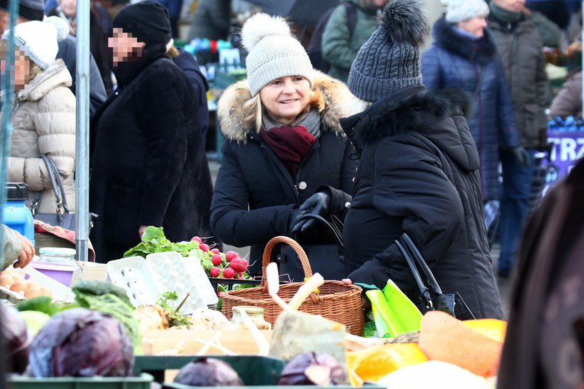 Małgorzata Tusk na świątecznych zakupach na ryneczku