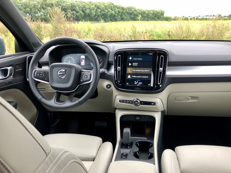 Volvo XC40 T3 Momentum Pro