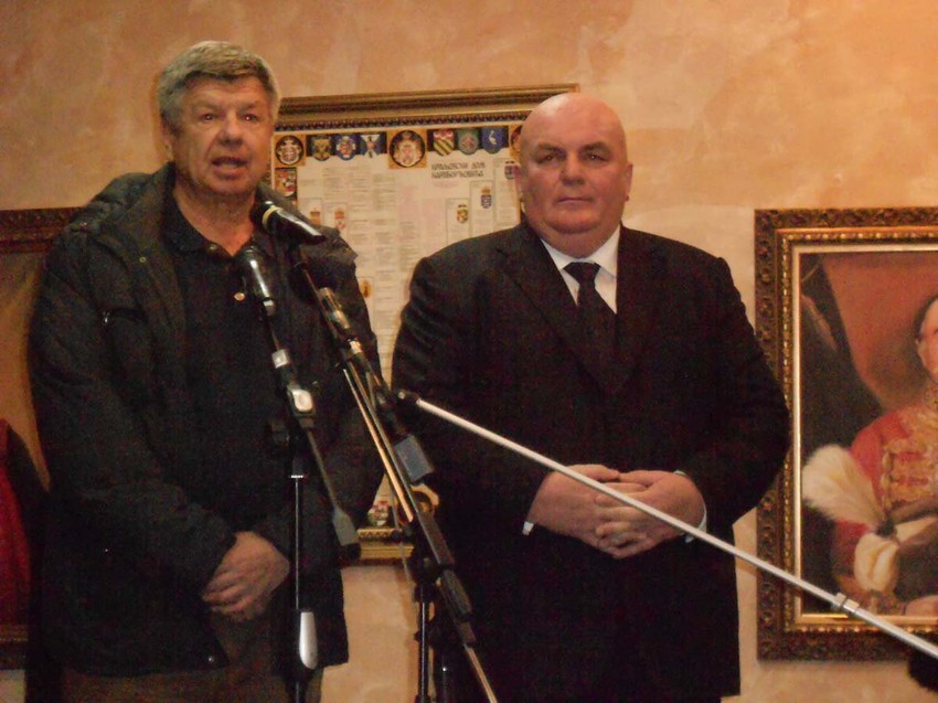 Prisutnima su se obratili Bojovićevi prijatelji, dr Dušan Stanojević i Dragan Marković-Palma   Bojovićeve ćerke Marija i Maša prezadovoljne su figurom njihovog oca.