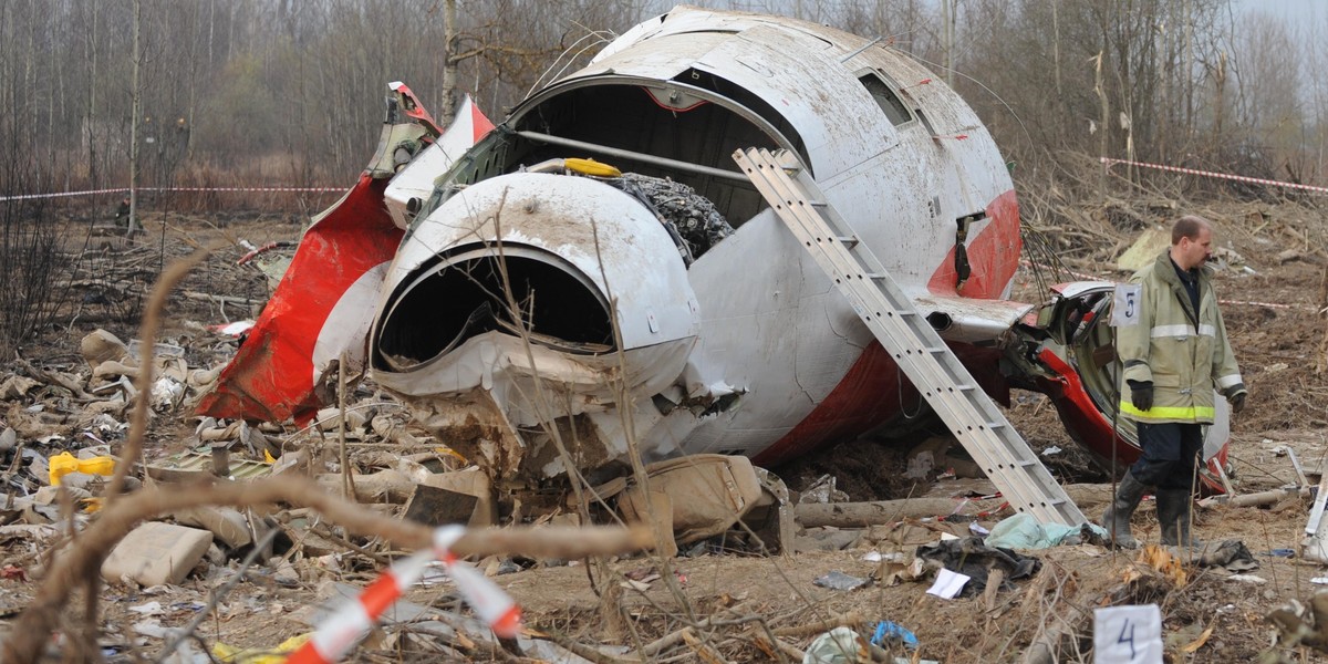 Profesor Wisław Binienda wskazał miejsce podłożenia „bomby”