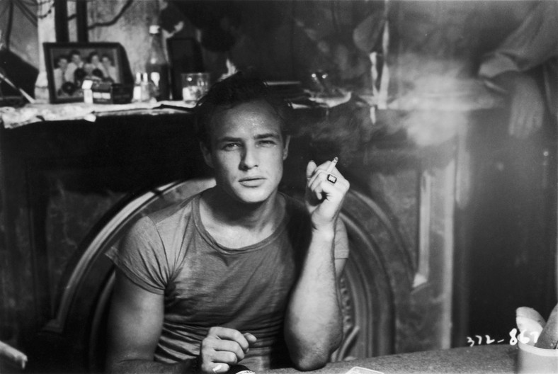 Marlon Brando w filmie "Tramwaj zwany pożądaniem" 