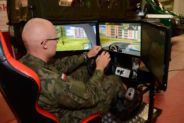 Symulator jazdy samochodem na stanowisku ŻW <br><br>fot. Sławomir Mrowiński