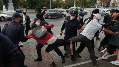 Brutalne sceny na Białorusi. Sierakowski: to zaproszenie ludzi na ulice [ANALIZA]