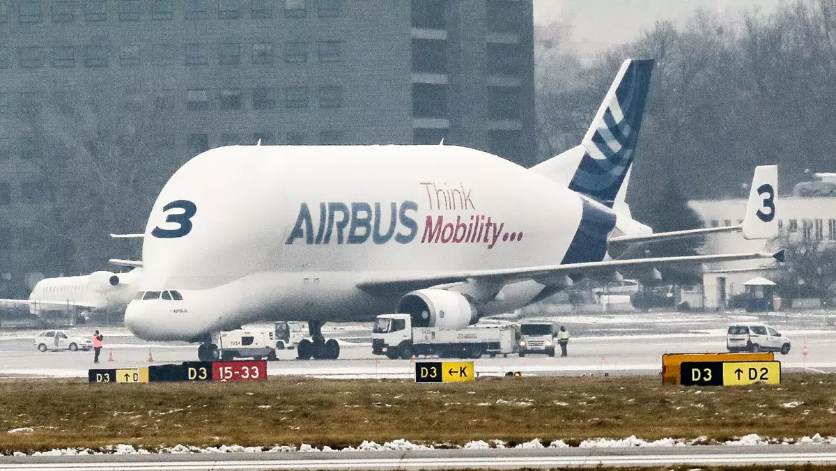 Airbus Beluga na lotnisku Chopina w Warszawie