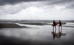 Nie bój się zimnej wody! Gdzie na zimowy surfing w Europie