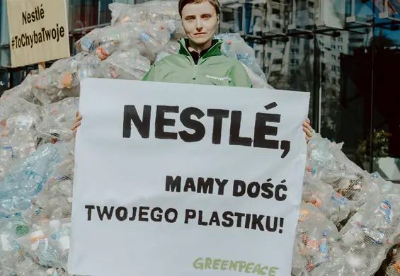 350 kg - tyle plastiku  Nestlé produkuje w ciągu 5 sekund