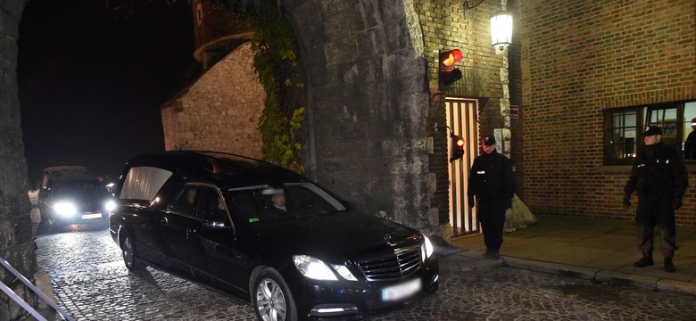 Lech i Maria Kaczyńska ekshumowani. Ciała pary prezydenckiej trafiły do badań