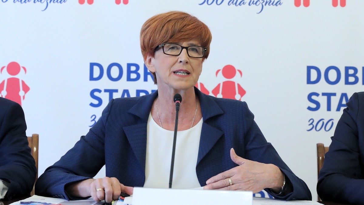 Ruszyła akcja informacyjna ws. programu "Dobry start" - wypłaty jednorazowego świadczenia w wysokości 300 zł dla każdego uczącego się dziecka. Minister Elżbieta Rafalska przedstawiła szczegóły rządowego programu.