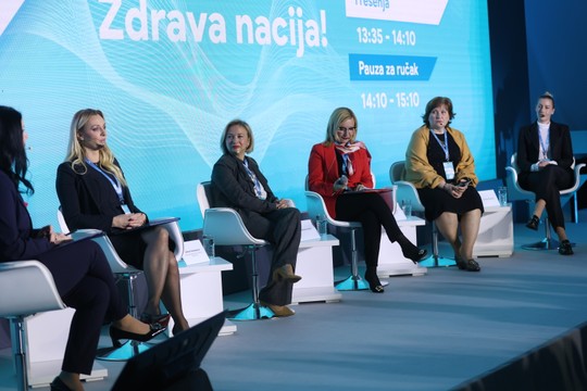 S leva na desno: Jelena Tanasković, ministarka, dr Nevena Jovičić, prof. dr Verica Jovanović, dr Brižita Đorđević, Nevena Ignjatović