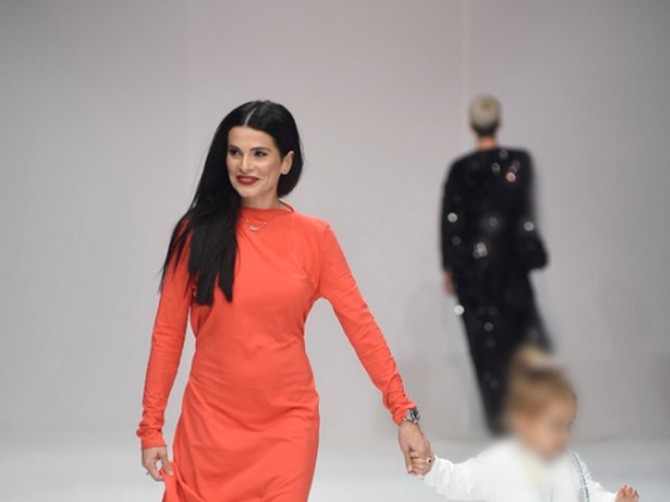 Aleksandra Jeftanović je blistala u dugačkoj crvenoj haljini