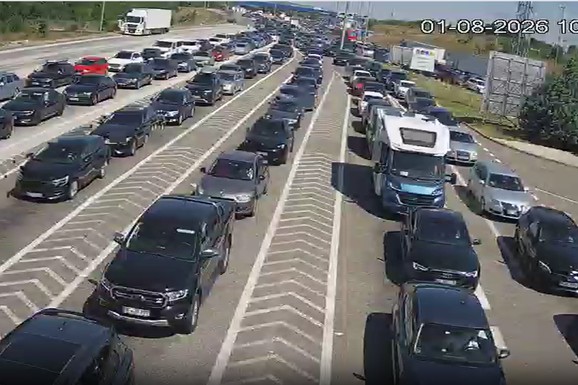 "NEMA NAM SPASA, SUNCE PRŽI, A MI STOJIMO" Crvene se mape na ovim granicama, a zbog onog što je RHMZ najavio, putnici će pasti u još VEĆI OČAJ