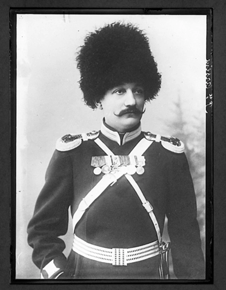 U uniformi 
kozačkog atamana