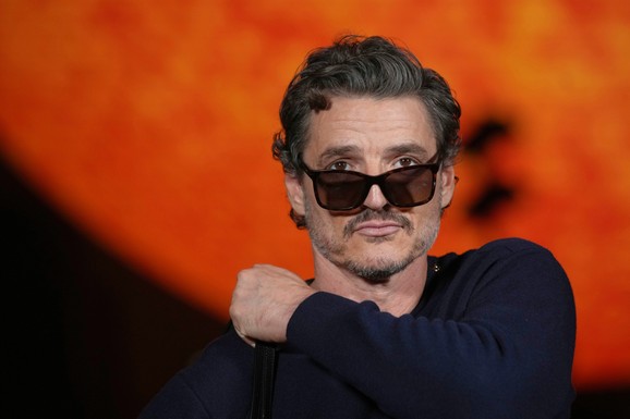 OD IZBEGLICE DO ZVEZDE HOLIVUDA: Pedro Paskal je prošao kroz bedu, konobarisanje i ništa nije nagoveštavao da će dogurati tako daleko, a onda...