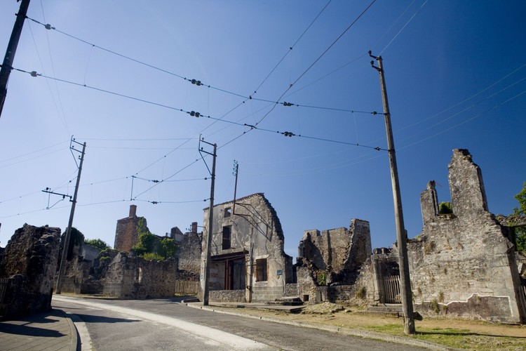 ORADOUR-SUR-GLANE. ŚWIADECTWO OKRUCIEŃSTWA WOJNY