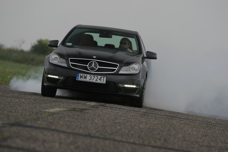 Mercedes C 63 AMG - klasa średnia